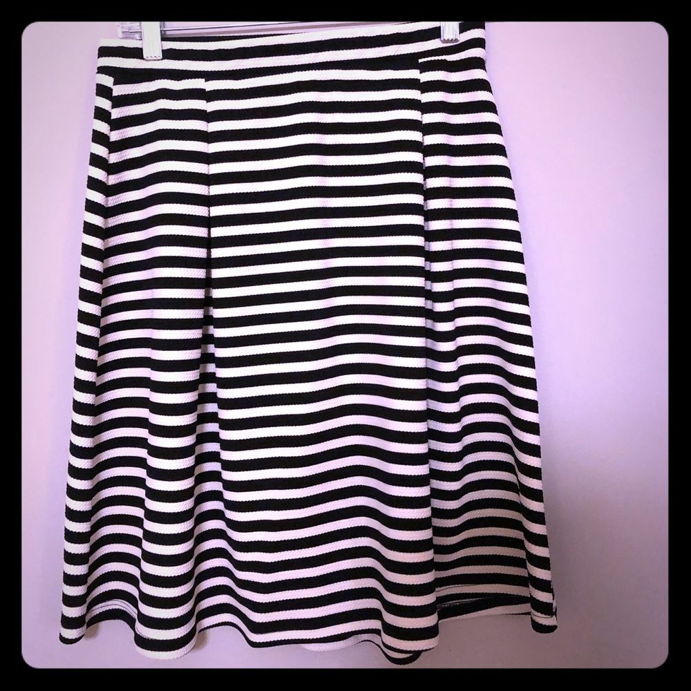 Striped skirt with elastic waist